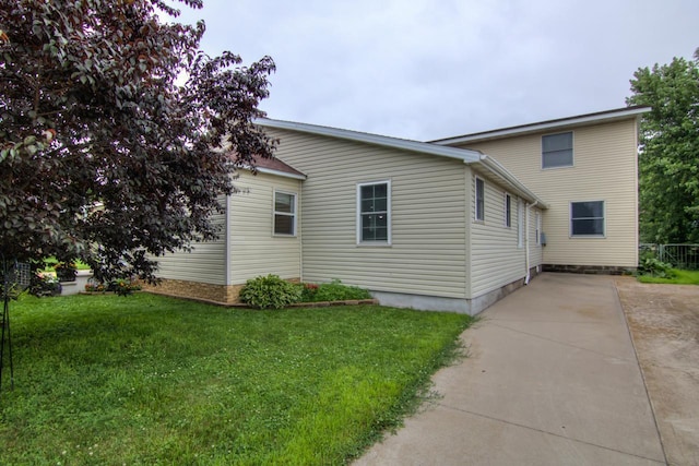 427 Alleghany Ave, Wabasha, MN 55981 - view of side of property featuring a lawn