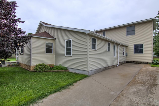 427 Alleghany Ave, Wabasha, MN 55981 - view of property exterior featuring a yard