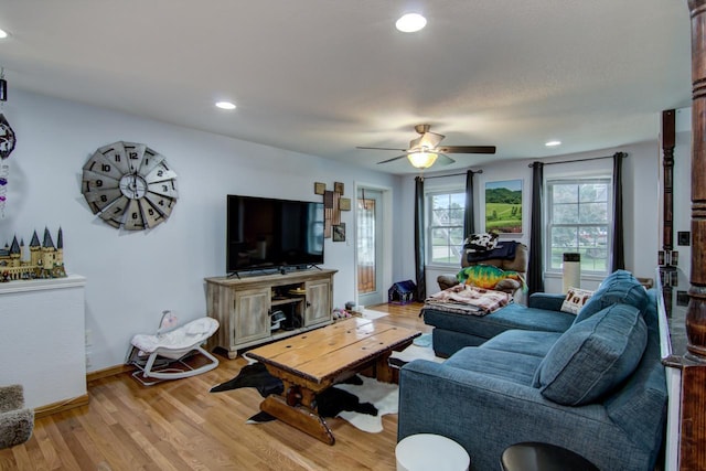 427 Alleghany Ave, Wabasha, MN 55981 - living area featuring light wood-style flooring, a ceiling fan, and recessed lighting