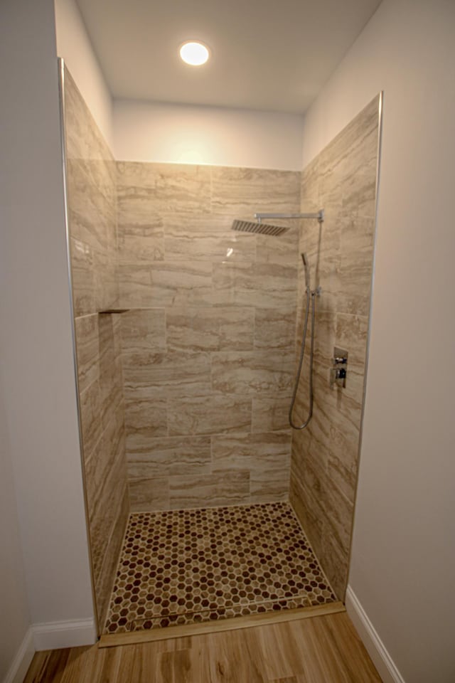850 60th Ave SW, Benson, MN 56231 - bathroom featuring a tile shower and wood finished floors