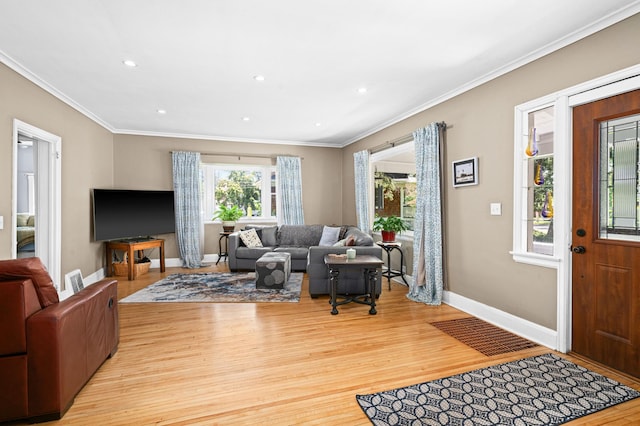 4223 Mcculloch St, Duluth, MN 55804 - living area featuring light wood-type flooring, crown molding, and recessed lighting