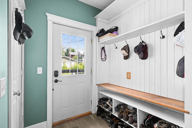 4223 Mcculloch St, Duluth, MN 55804 - mudroom with wood finished floors and baseboards