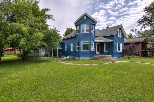 924 6th St W, Wabasha, MN 55981 - view of front of house with a shingled roof and a front lawn