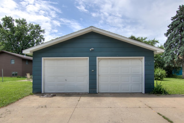 924 6th St W, Wabasha, MN 55981 - view of detached garage