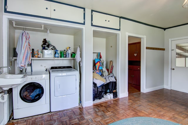 924 6th St W, Wabasha, MN 55981 - laundry room featuring independent washer and dryer and a sink