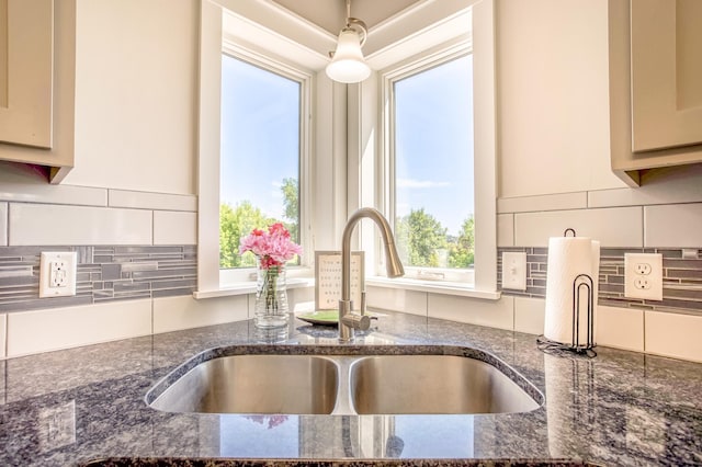 141 145th Ln NE, Ham Lake, MN 55304 - kitchen featuring dark stone counters, decorative light fixtures, and backsplash