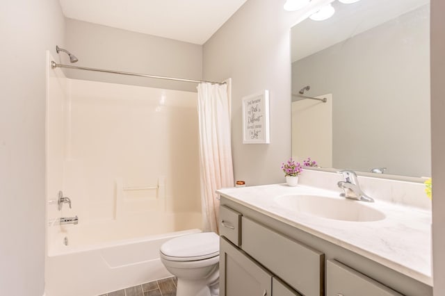 141 145th Ln NE, Ham Lake, MN 55304 - bathroom featuring vanity, shower / tub combo, and wood finished floors
