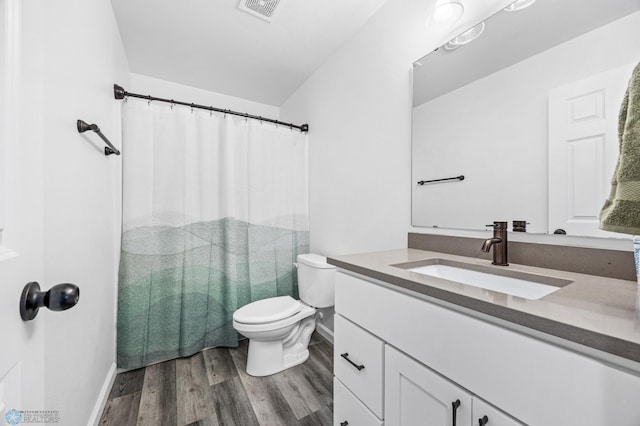 1009 Highland Ln W, West Fargo, ND 58078 - full bath with wood finished floors, vanity, and a shower with curtain