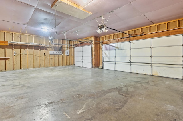 6913 174th St W, Farmington, MN 55024 - garage featuring a garage door opener