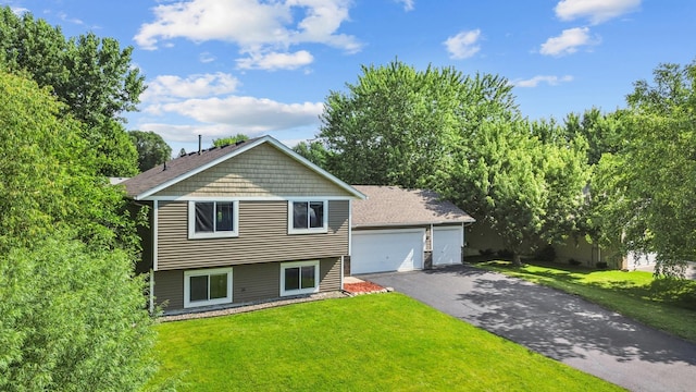 6913 174th St W, Farmington, MN 55024 - view of front facade with a front yard and asphalt driveway