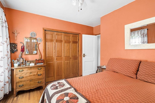 4918 Glenwood St, Duluth, MN 55804 - bedroom featuring wood finished floors, a closet, and ceiling fan
