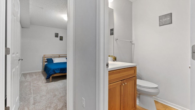 11333 Stratton Ave, Eden Prairie, MN 55344 - bathroom featuring vanity, a textured ceiling, and ensuite bath