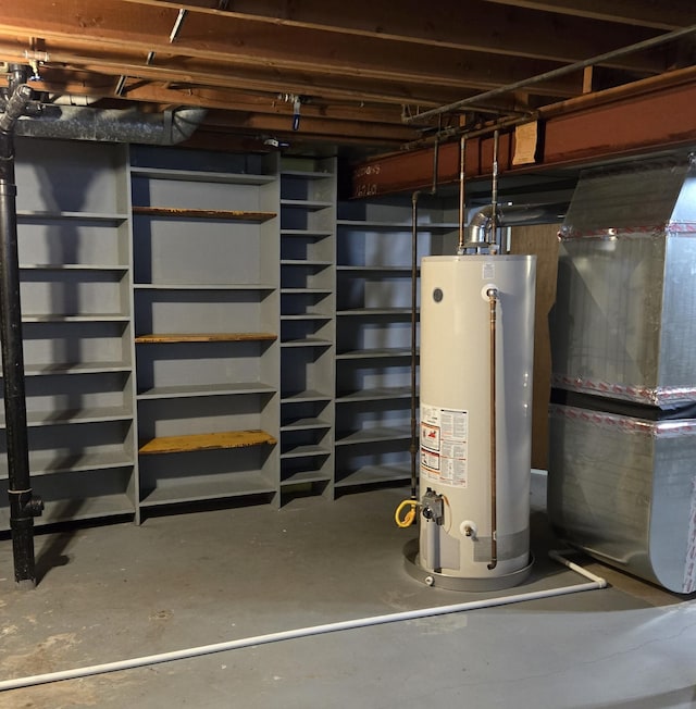 16660 Garland Way W, Lakeville, MN 55068 - unfinished below grade area featuring gas water heater