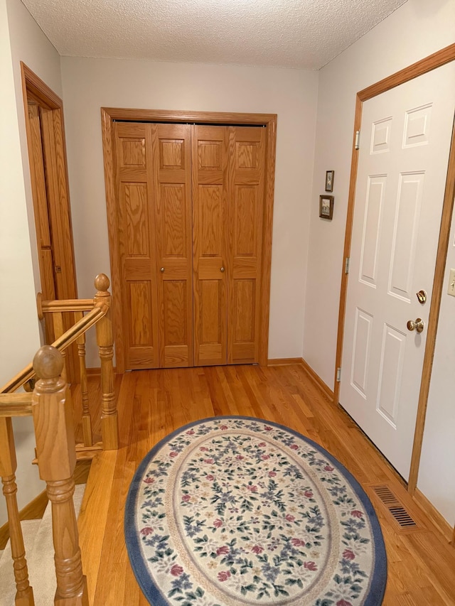 527 Woodside Ct, Shakopee, MN 55379 - foyer entrance featuring light wood-style floors and a textured ceiling