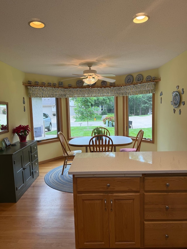 527 Woodside Ct, Shakopee, MN 55379 - kitchen with plenty of natural light, light wood-style floors, ceiling fan, recessed lighting, and a textured ceiling