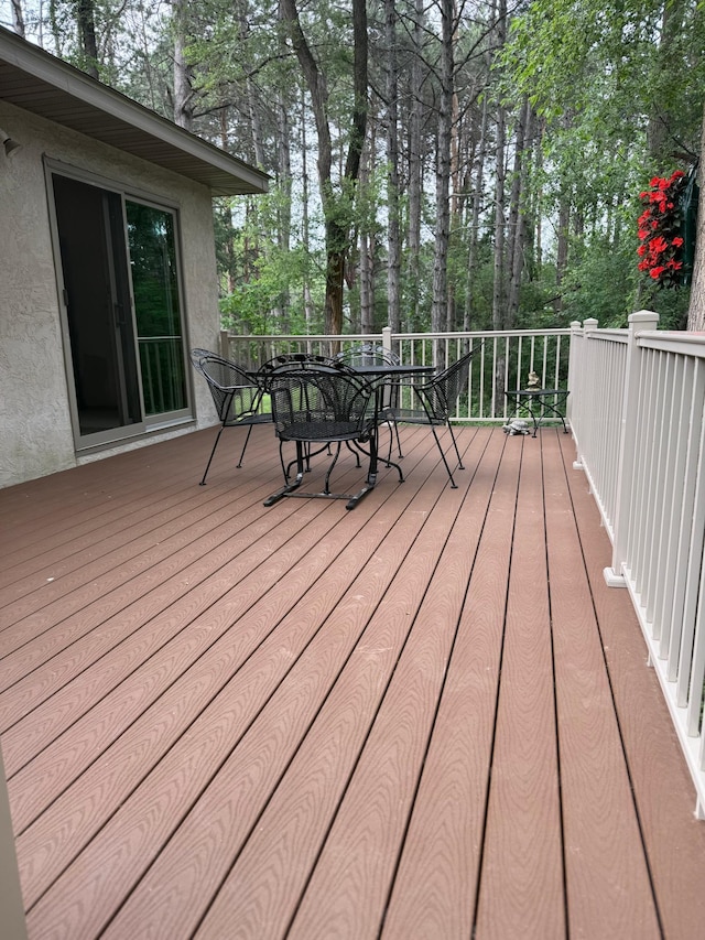 527 Woodside Ct, Shakopee, MN 55379 - deck featuring outdoor dining area