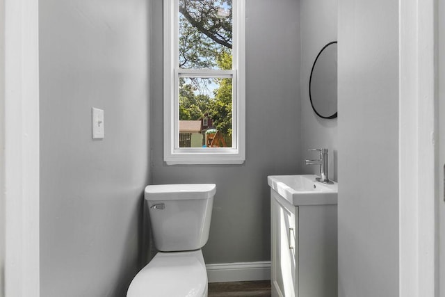 2815 Girard Ave N, Minneapolis, MN 55411 - bathroom featuring vanity and baseboards