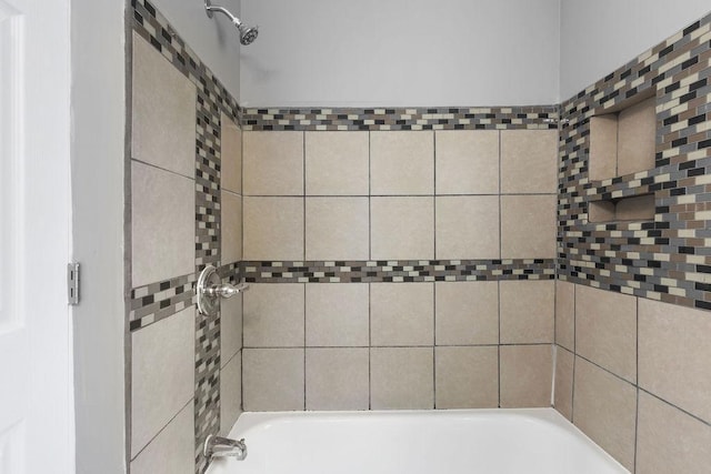 2815 Girard Ave N, Minneapolis, MN 55411 - bathroom featuring washtub / shower combination