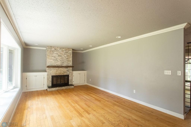 2321 17th Ave S, Fargo, ND 58103 - unfurnished living room with light wood finished floors, a textured ceiling, ornamental molding, a fireplace, and recessed lighting
