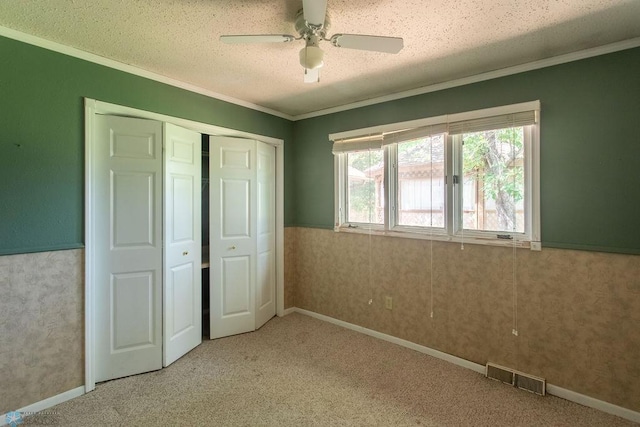 2321 17th Ave S, Fargo, ND 58103 - unfurnished bedroom with crown molding, carpet flooring, a textured ceiling, a closet, and ceiling fan