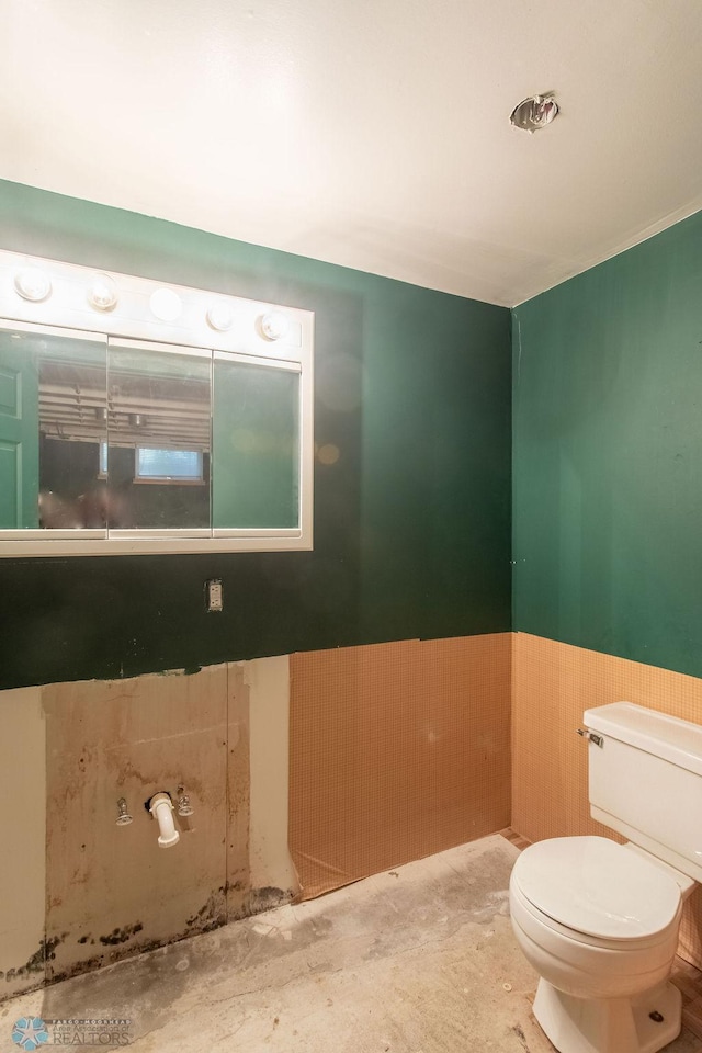 2321 17th Ave S, Fargo, ND 58103 - bathroom featuring wainscoting and toilet