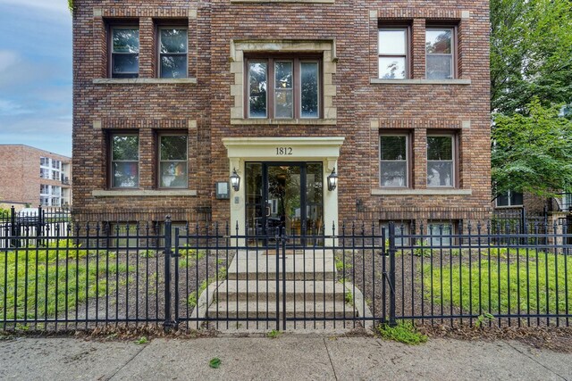 1812 Clinton Ave Unit 203, Minneapolis, MN 55404 - view of front of property featuring brick siding and a fenced front yard