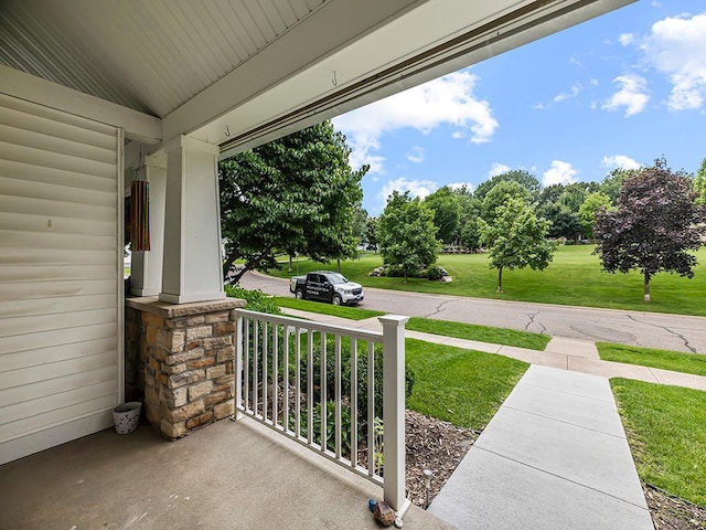 906 New Century Blvd S, Maplewood, MN 55119 - porch featuring a lawn