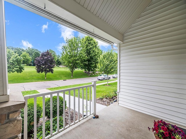 906 New Century Blvd S, Maplewood, MN 55119 - covered porch with a lawn