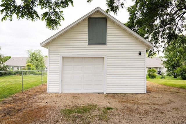 305 2nd Ave SE, Plainview, MN 55964 - detached garage with dirt driveway