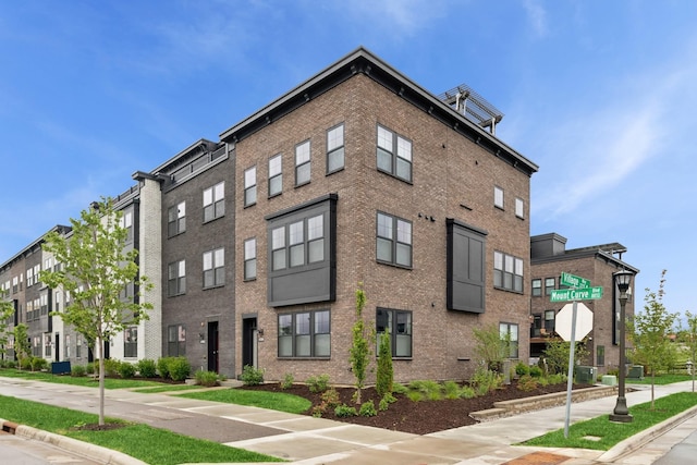 870 Mount Curve Boulevard N, Saint Paul, MN 55116 - photo 2