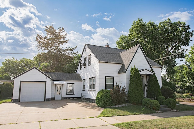 462 Saint Charles St, Winona, MN 55987 - traditional home with roof with shingles, driveway, and a garage