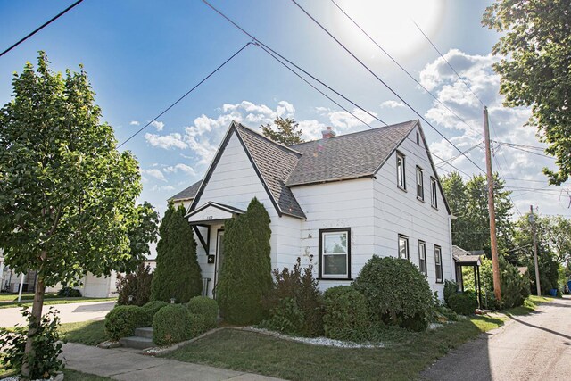 462 Saint Charles St, Winona, MN 55987 - view of front of property featuring roof with shingles and a chimney