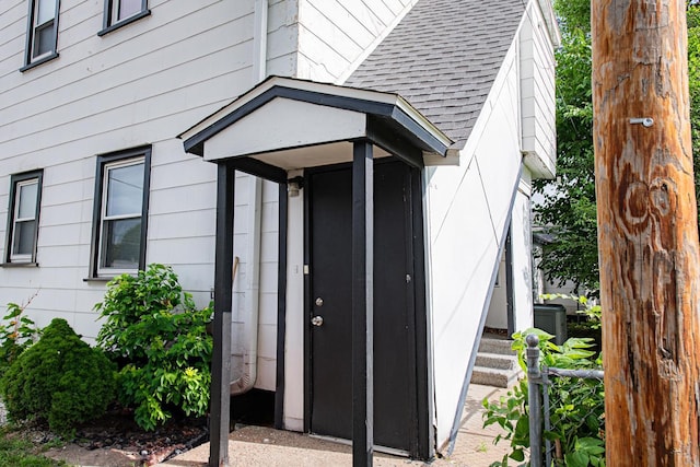 462 Saint Charles St, Winona, MN 55987 - entrance to property with roof with shingles