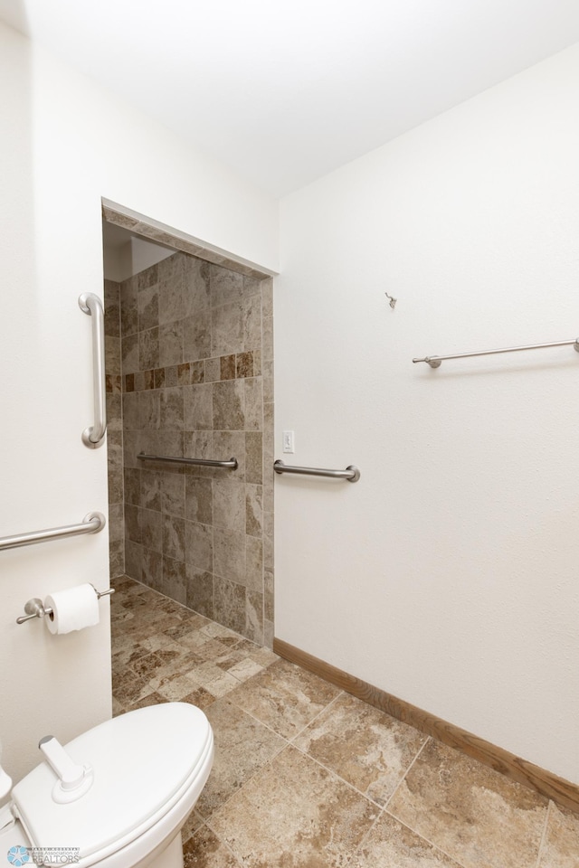 25 Birch Ln S, Fargo, ND 58103 - bathroom featuring tiled shower and baseboards