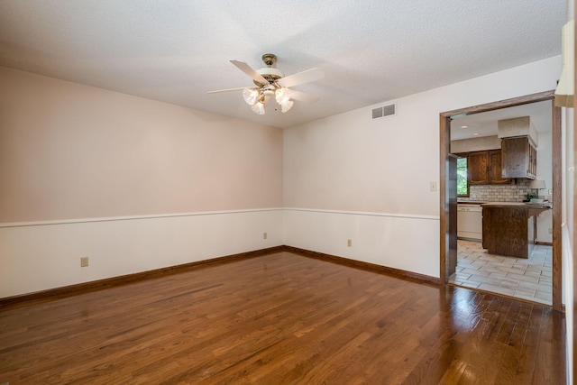 1577 Sherwood Dr, North Mankato, MN 56003 - photo 9