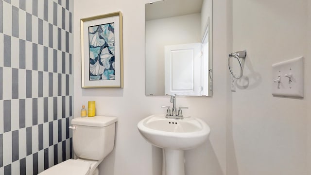 7593 Norway Ln, Lino Lakes, MN 55038 - half bath featuring toilet