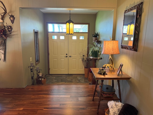 715 250th Ave, Fairmont, MN 56031 - entryway featuring dark wood-style floors