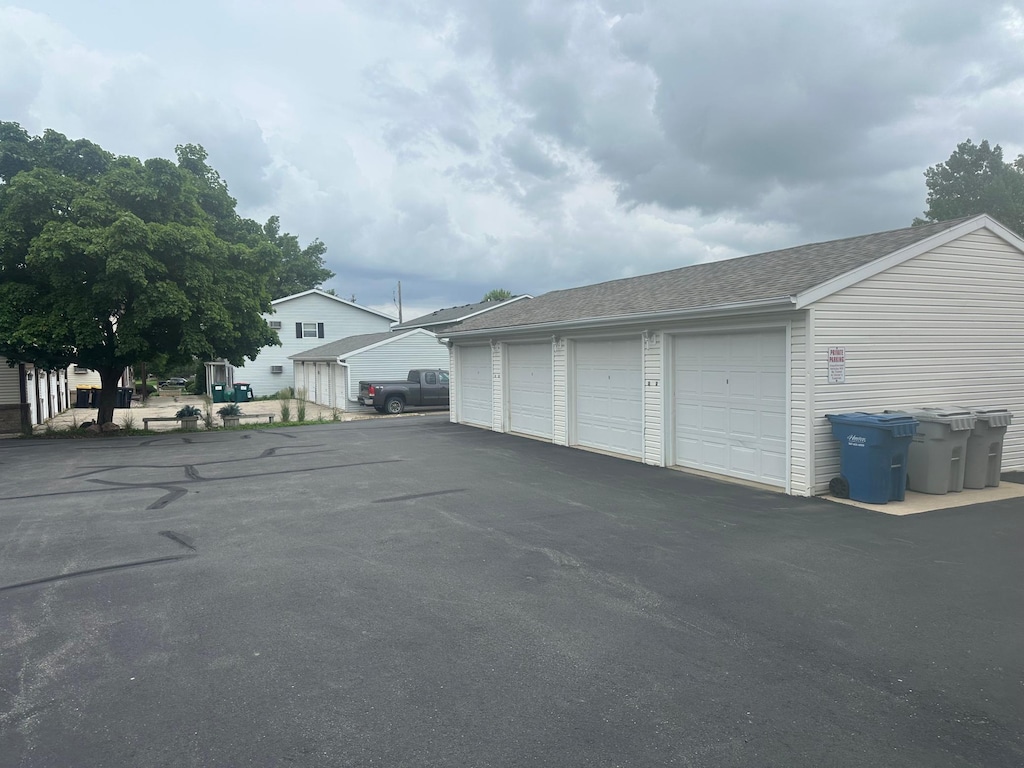2227 3rd St SW, Rochester, MN 55902 - view of garage