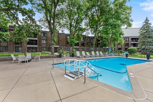 3412 Oak Ridge Rd Unit 208, Minnetonka, MN 55305 - community pool featuring a patio