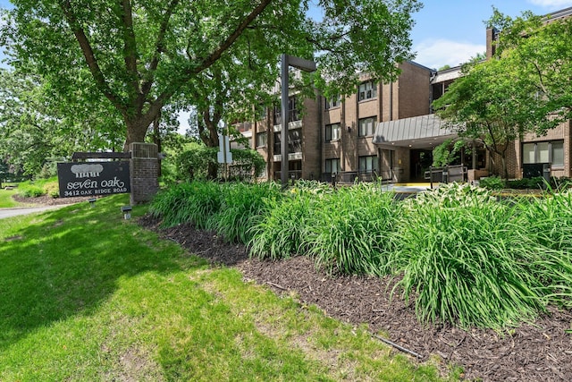 3412 Oak Ridge Rd Unit 208, Minnetonka, MN 55305 - view of green lawn