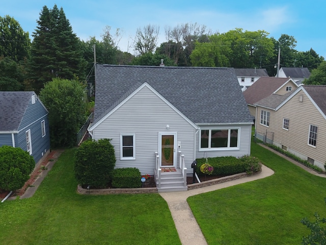 711 5th Ave SW, Austin, MN 55912 - view of front of house with roof with shingles and a front lawn