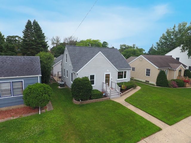 711 5th Ave SW, Austin, MN 55912 - view of front of house with a front lawn and roof with shingles