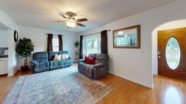 711 5th Ave SW, Austin, MN 55912 - living area with ceiling fan, light wood-style floors, and arched walkways