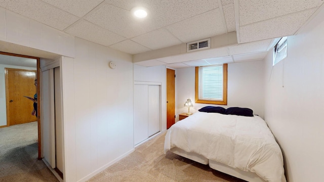 711 5th Ave SW, Austin, MN 55912 - bedroom featuring carpet flooring, a drop ceiling, and a closet
