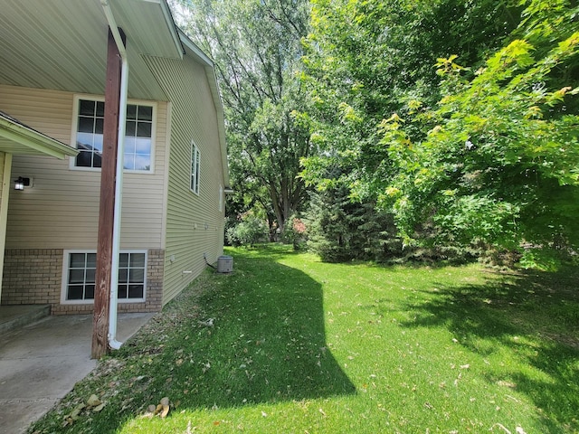 2729 Parkhaven Ct N, Brooklyn Park, MN 55444 - view of green lawn