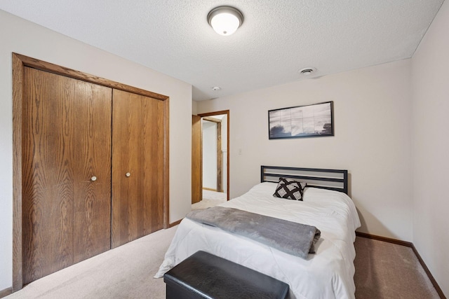 420 Pleasant Crest Cir, Annandale, MN 55302 - carpeted bedroom featuring a textured ceiling and a closet