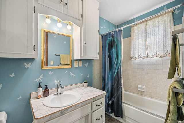 6429 Maple St, North Branch, MN 55056 - full bathroom with shower / tub combo with curtain and vanity