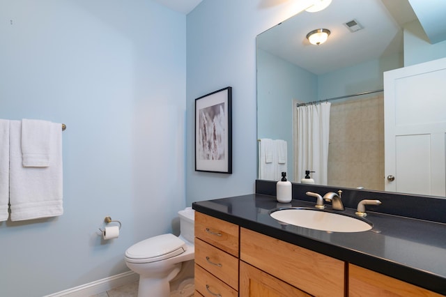 510 Grand Ave Unit 101, Saint Paul, MN 55102 - bathroom featuring vanity, curtained shower, and tile patterned flooring