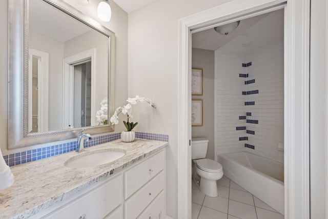 7530 Quail Ridge Trl, Greenfield, MN 55373 - full bath featuring tile patterned floors, vanity, and shower / washtub combination