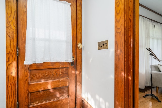 217 6th St, Crookston, MN 56716 - detailed view of wood finished floors